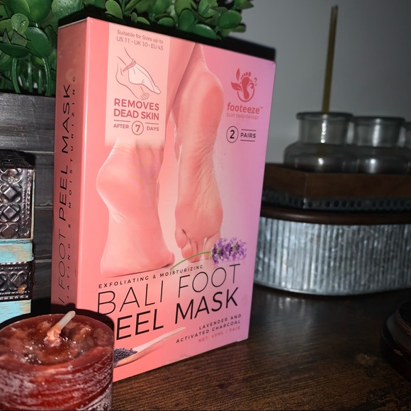 BALI FOOT PEEL MASK LAVENDER & ACTIVATED CHARCOAL - Picture 4 of 9